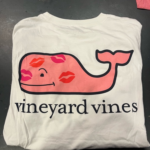 RARE Vineyard Vines Valentine’s Day long sleeve!Color white and size medium. - Picture 1 of 3